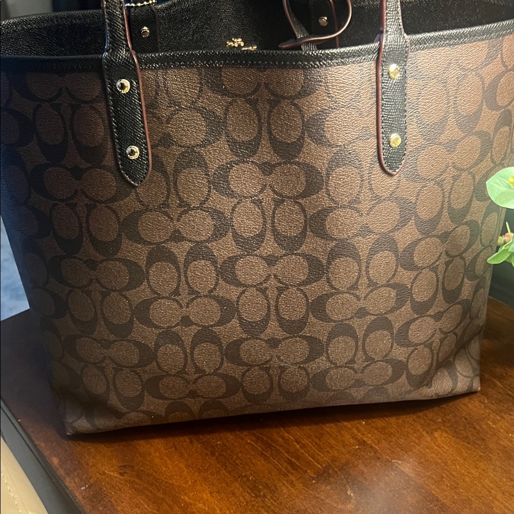 Authentic Coach Brown Signature Canvas Tote with Gold Hardware - Picture 6 of 17